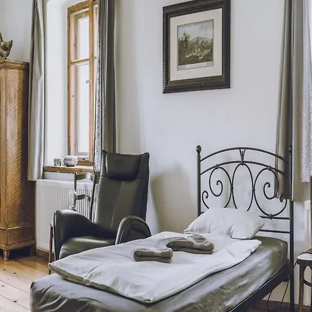 1-bed Flat Near Forest & River