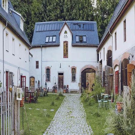 1-bed Flat Near Forest & River Lägenhet